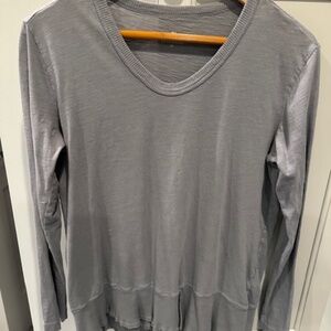 Elliott Lauren asymmetrical hem grey long sleeve v-neck tee shirt, medium.